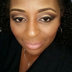 Meet your Posher, Mia